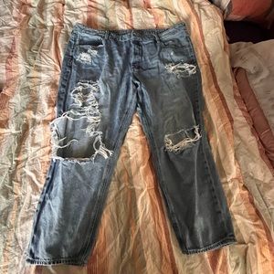 24 American Eagle ripped boyfriend straight jeans